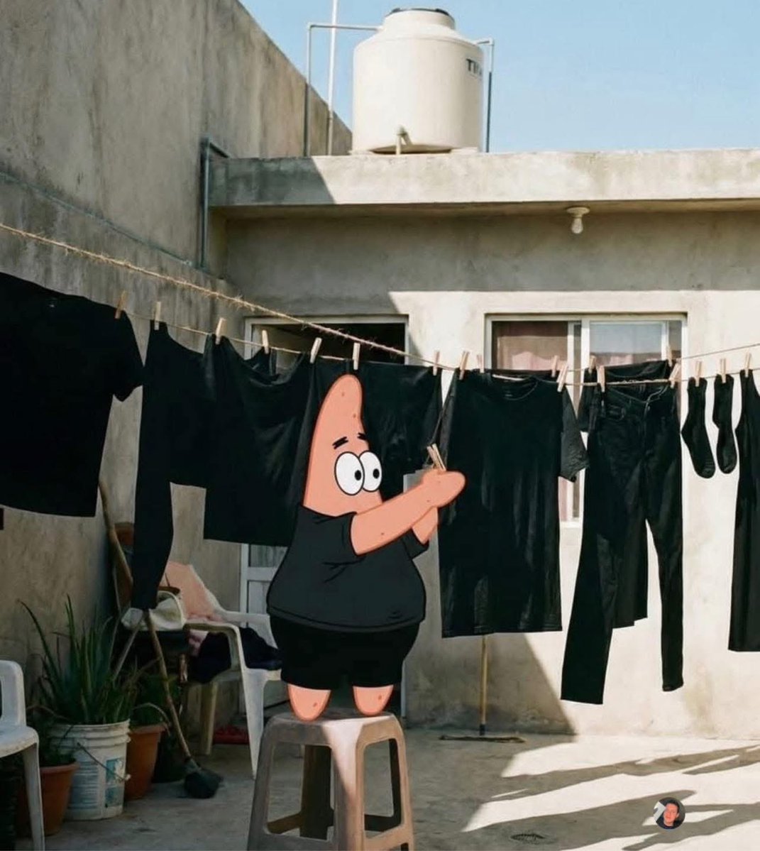 “I think he doesn’t bathe, he always wears the same clothes.”

My outfit: