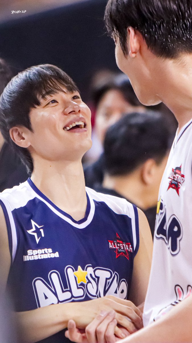 원석이 올려다보는 호빈선배보실분 ……