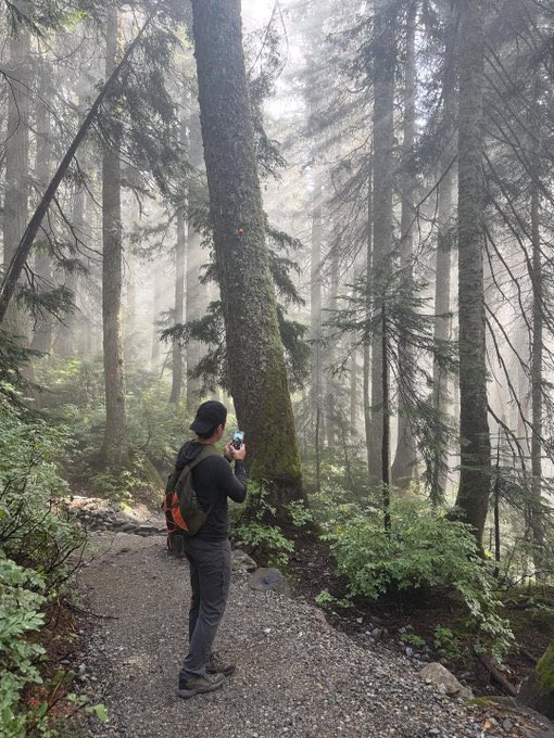 rozancv's tweet image. their hiking date is everything to me actually