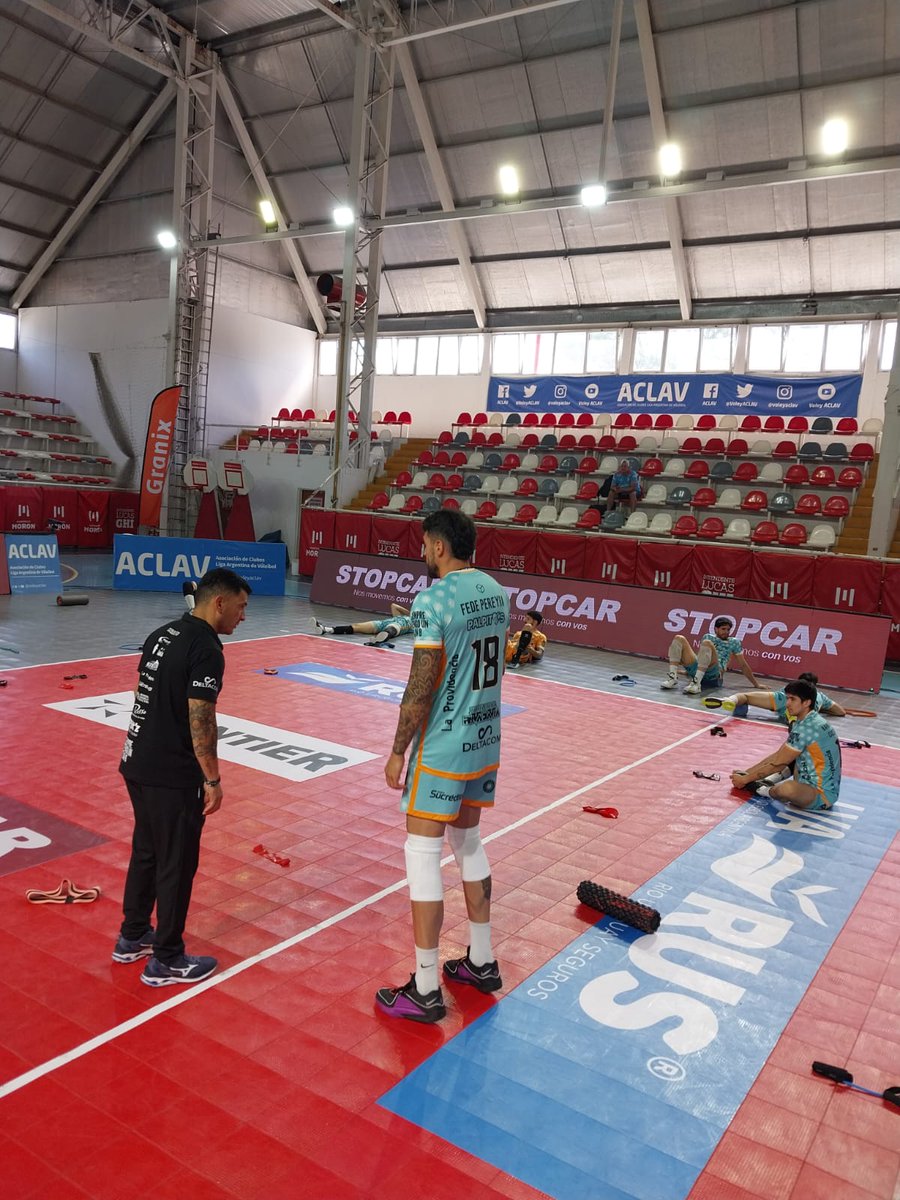 #LVA Monteros Vóley ya se mueve dentro del campo del Diego Armando Maradona en Morón. 

Desde las 11:00 enfrentamos a Tucumán de Gimnasia.

En vivo:  youtube.com/live/IdO1yHI4E…

#OrgulloNaranja
#SomosMVC