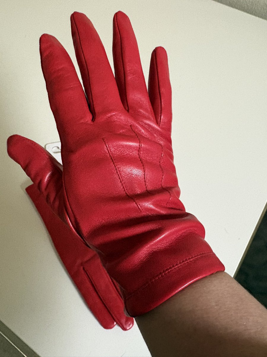 Obey_Maam's tweet image. Ooooh I came home to a gift :) so soft and the red ❤️