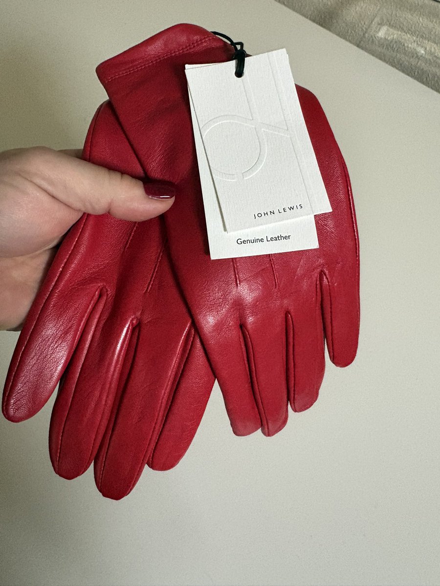 Obey_Maam's tweet image. Ooooh I came home to a gift :) so soft and the red ❤️