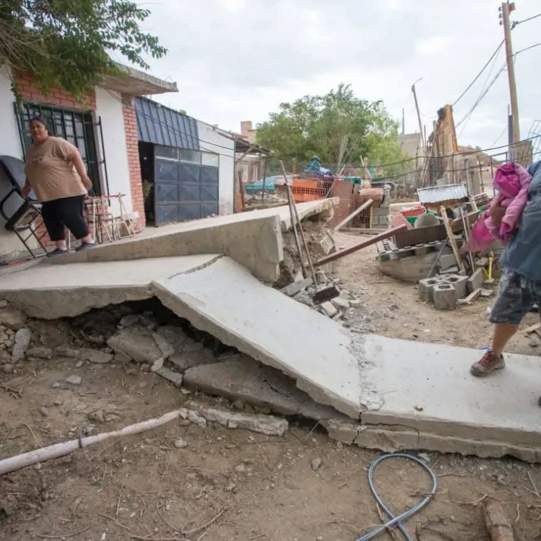 Gitana2319's tweet photo. No estoy viendo en las noticias lo del barrio destruido por un desplazamiento del cerro en Comodoro Rivadavia 
@LaninMZ @trader_teddy @robertojirusta @TraductorTeAma https://t.co/HRNdFPkK9v