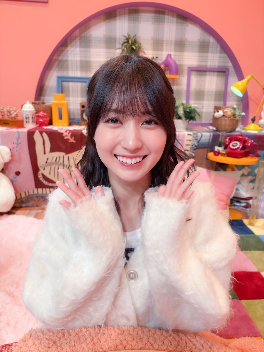 nogizaka46's tweet photo. 本日1月18日(日)24:45〜、テレビ東京「のぎ鍋」に #賀喜遥香 と好きなお鍋の具は「しいたけ」のメンバーが出演します🍲
ナレーションは、#中西アルノ です🎙️

ぜひ、ご覧ください👀！
📸by遥香さん×お鍋、幸せな幸せな時間でした(*^^*)

#のぎ鍋  
#乃木坂46
https://t.co/LITPD0qmcJ https://t.co/Gdh13DKTvI