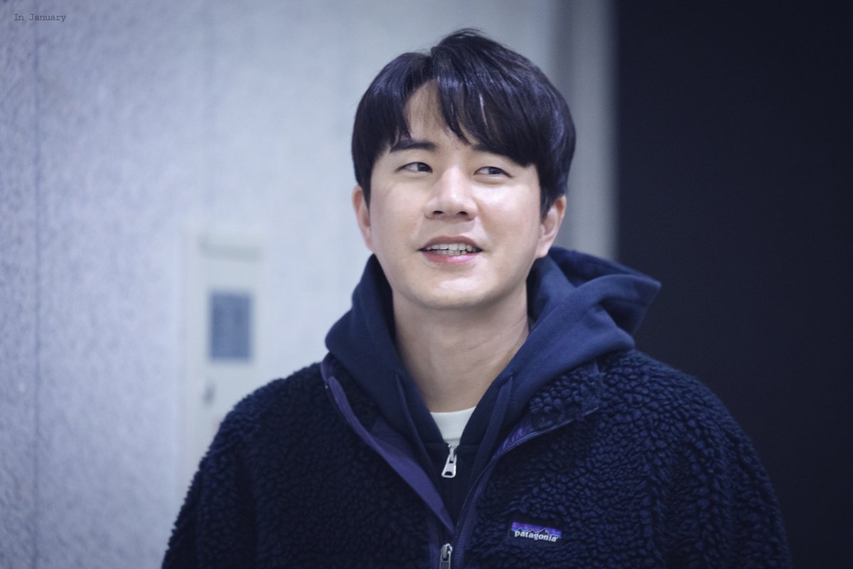 260116 벙커 트릴로지 퇴근길 
솔저 3 | 문태유

A컷은 아니지만 느낌이 좋으니 같이 봅시다...