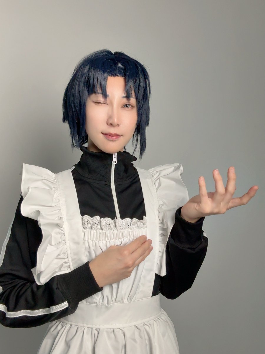 【cosplay/コスプレ】
今日は念願のいおりいっぱい併せ主催してきました💙
はじめてのいっぱい併せ！
どこをみてもいおりでとても眼福でした！
みなさんありがとうございました🥺
2枚目は最後にずんちゃんにエプロンだけ借りてことしのBDジャージメイドした😌
 #HBD小さく前にならえIORI0118