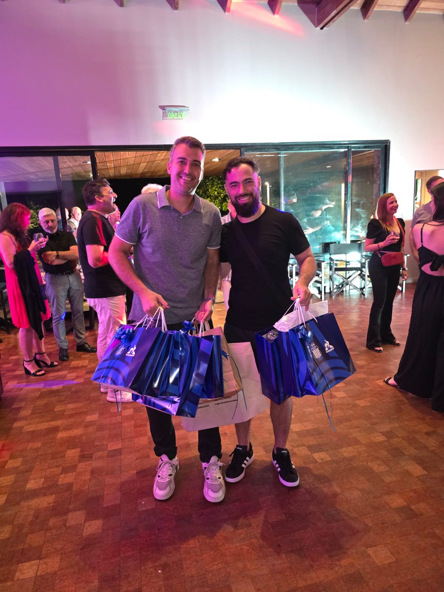 Por cierto, qué arranque de año metimos anoche!!  Así de unidos y felices. Gracias Gianfranco!!