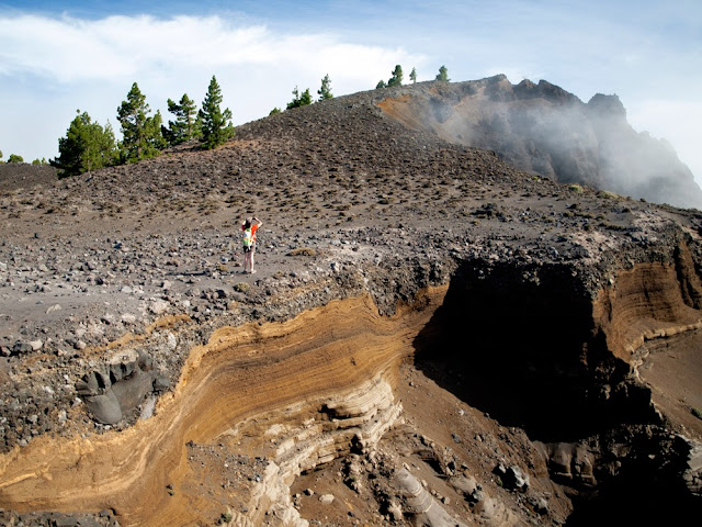 El Volcán Martin, Montaña Pelada, Montaña del Fuego, Montaña Nueva…, recorrer esta ruta es como realizar un viaje por el centro de la tierra, por el vulcanismo histórico que configuró #LaPalma. Ruta de los Volcanes blgs.co/y7gGX5
