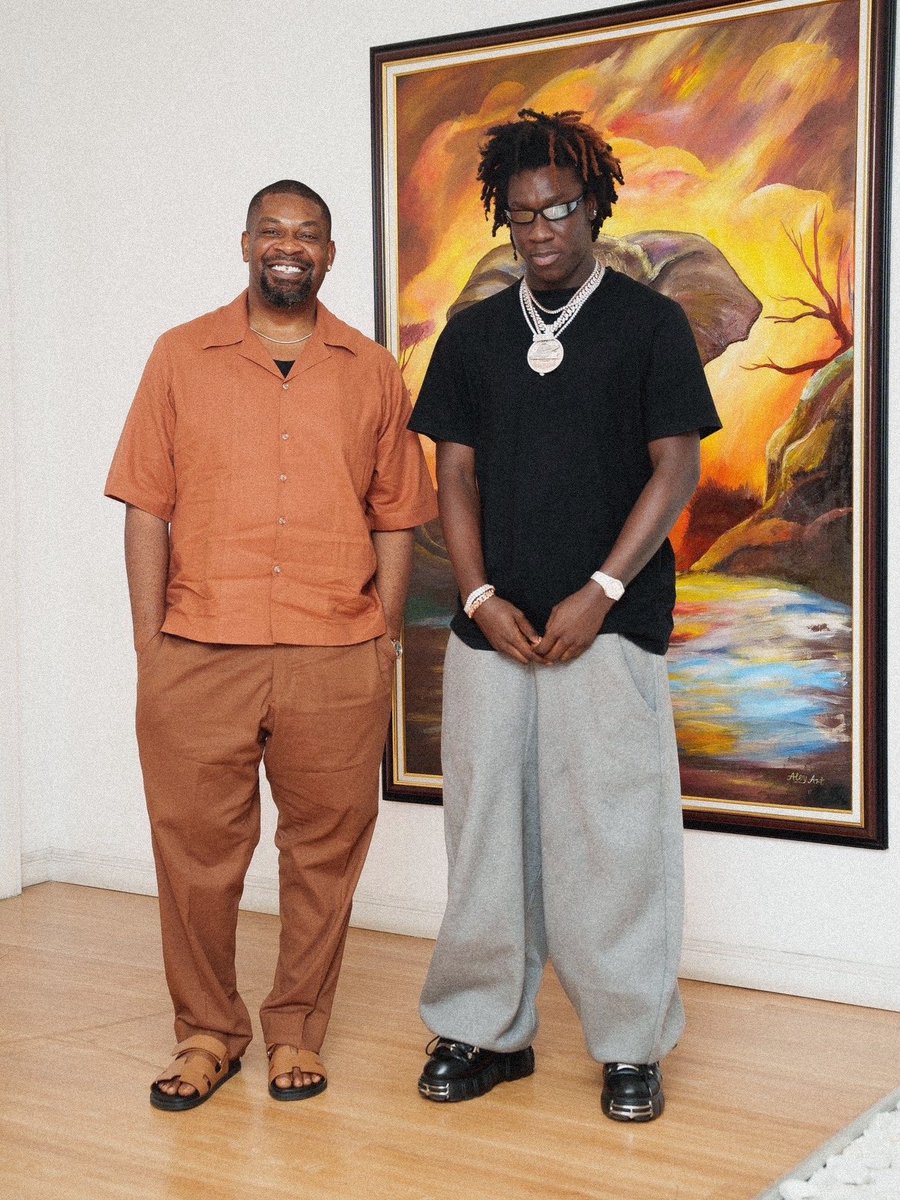 zerrydlegendary's tweet image. I played my album for DON BABA J👑,and he loved it🙌.
God bless you baba thank you for having me 🙇 Respect . Parati the album coming soon ..