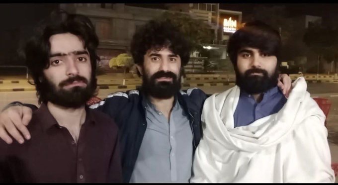 د پښتون غورڅنګ څو غړې وروسته له دو میاشتو د ظالم او جابر پاکستان د ریاست څخه را خوشې شول، 

خو څو نور مشران لکه نورالله ترین او حنیف پښتین وس هم پرته له کومې ګناه دوې سره بندې دې!!!

مزاحمت زنده باد……✌️
د حق لاره به هیڅ وخت نه پریږدو 

 #PTMProtestWEF2026