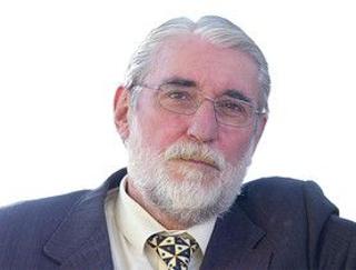 Sentido del humor, socarronería, silencios sabios cuando entendía que sus interlocutores no merecían réplica, una envidiable habilidad para contar anécdotas y una campechanía que desarmaba. Eso era Fernando Reinlein ¡Salud y República, amigo!
lascargaeldiablo2.blogspot.com/2026/01/fernan…