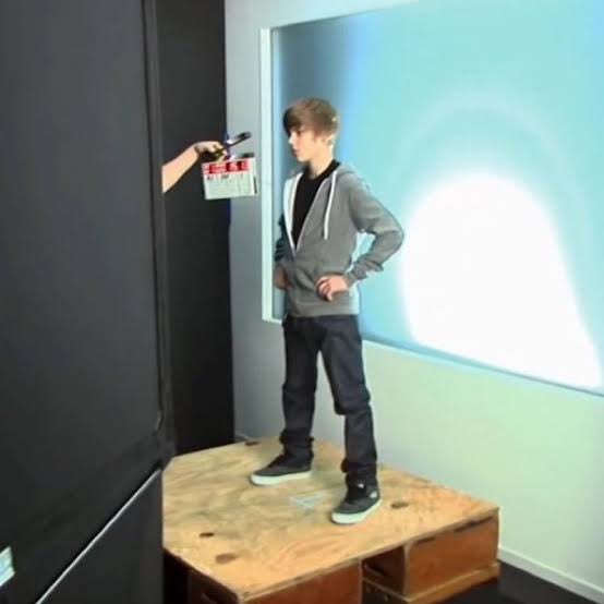 bieberacervo's tweet image. GETTING READY                    TO MAKE HISTORY