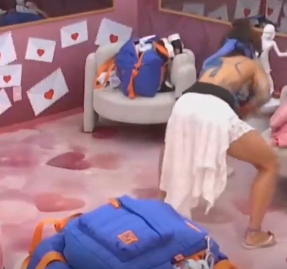 Pedro foi chamado pro confessionário 
Por favor liberem o Rivotril pra ele!!!
#BBB26