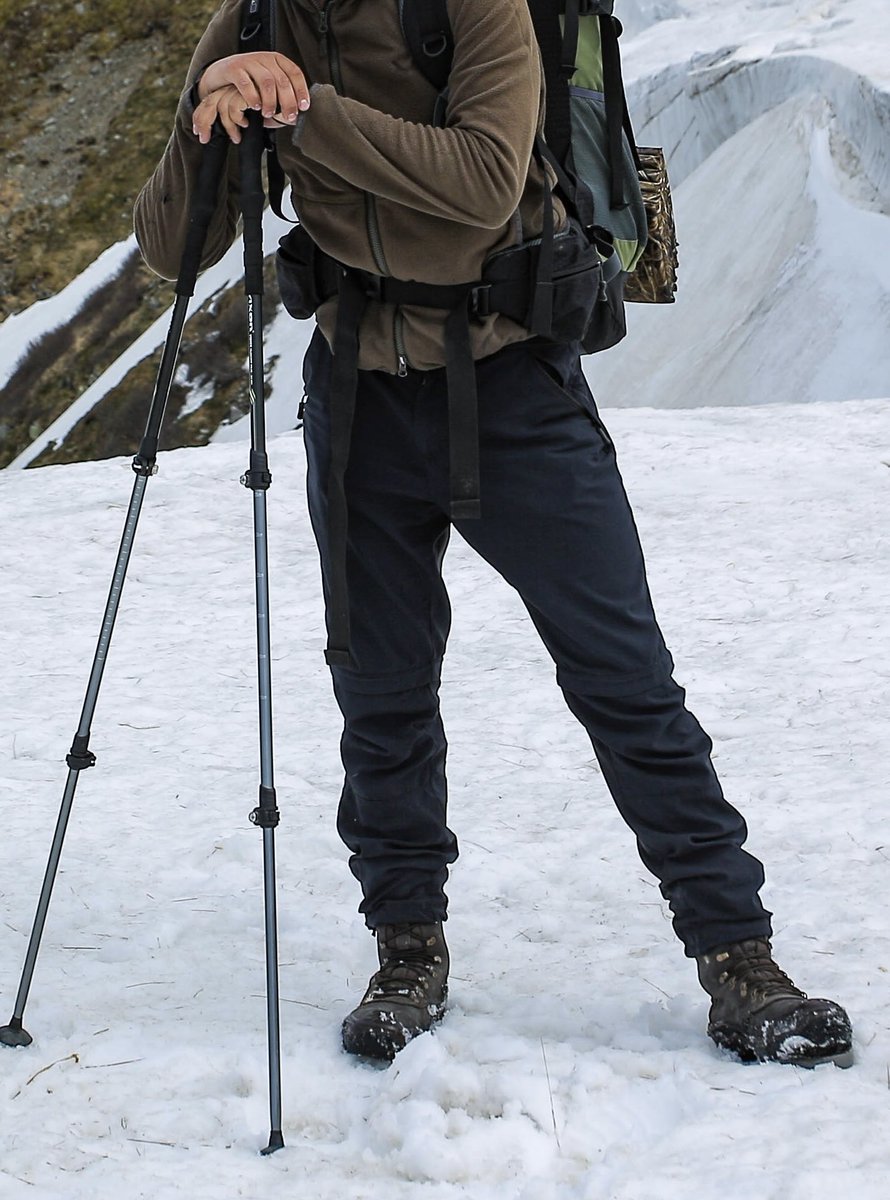 Тепер по взуттю
1. Talan 
Статутне взуття.  
Цілком достойний варіант. Я в зимових Таланах ходив в зимові гірські походи по 15-20км на день. Досить теплі і комфортні, єдине що важчі від іноземних берців і не модні. Зате безкоштовні. Видають нові швидше ніж зносиш.