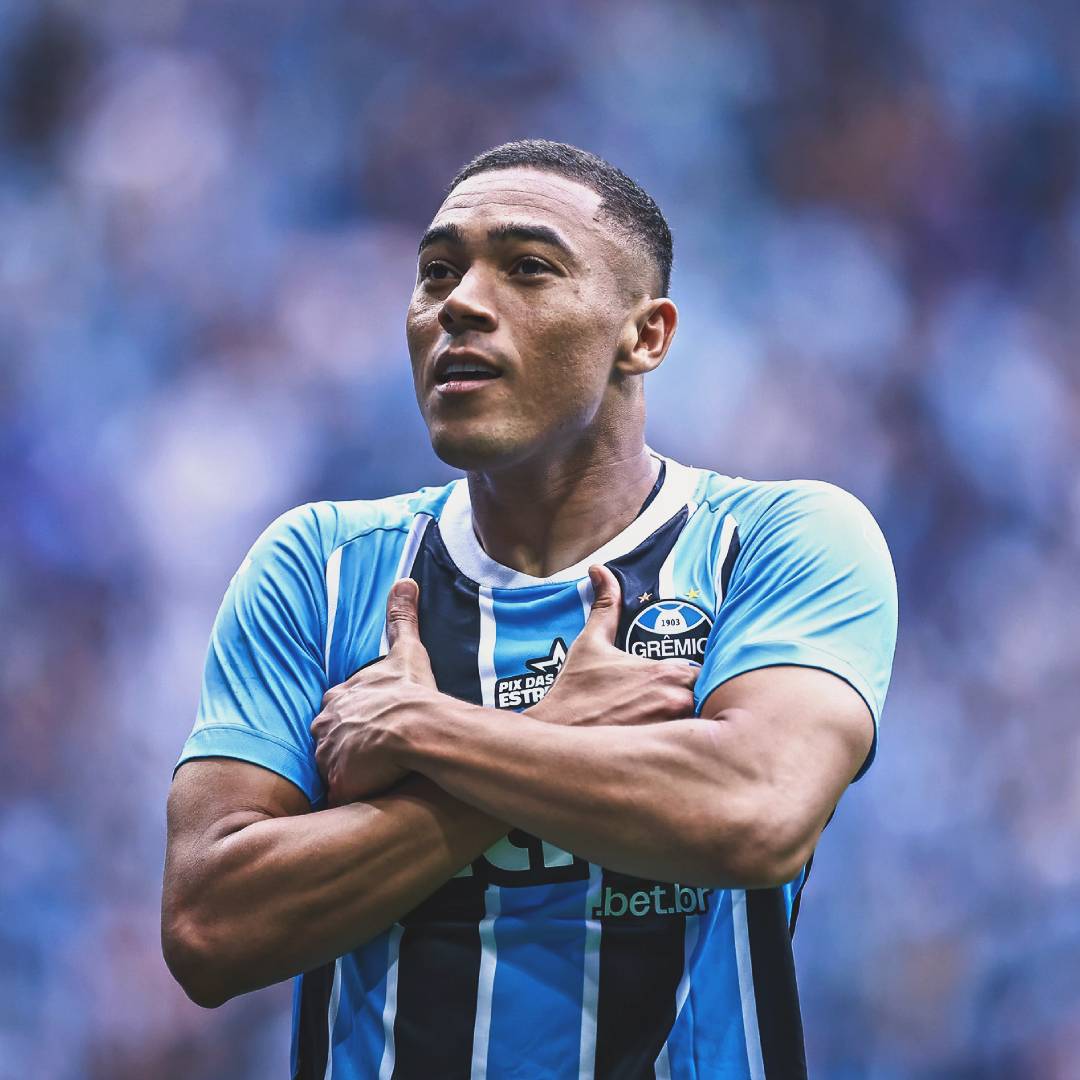 R10Score's tweet photo. Desde sua estreia como titular pelo Grêmio, Carlos Vinícius é o jogador com mais gols (14) no Brasil.

ABSURDO! 🇪🇪⚽ https://t.co/3cAFZFlL7W