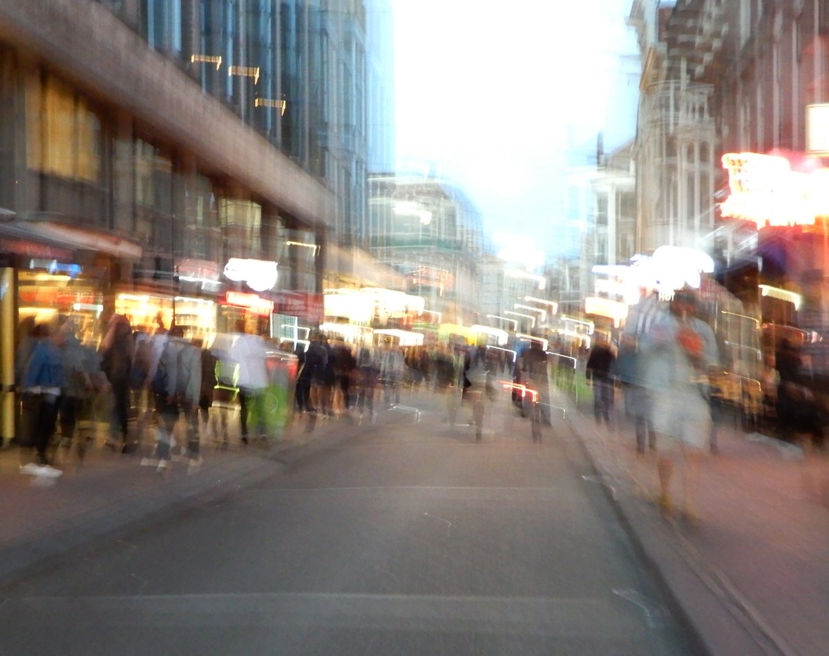 Photo / Damstraat  - City Impression - Amsterdam Website : http://amsterdamimpressions.nlRON EDGAR PHOTO X :
<a href="/020_Impressions/">Amsterdam Impressions</a>
#streetphotography #urbanphotography #Amsterdam