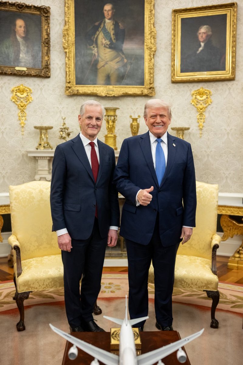 Microinteracti1's tweet image. 🇳🇴 Norwegian prime minister says Trump repeatedly begs for the Nobel Peace Prize

Norwegian prime minister Jonas Gahr Støre says that Donald Trump raises the same issue every time they meet. According to Støre, Donald Trump repeatedly complains, pleads, and demands to know why he…