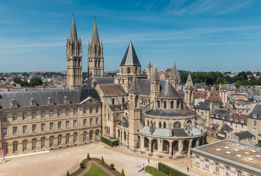 LefuelTheOne's tweet photo. William the C. built btfl Caen's abbey to atone for his sins. The past was great bc ppl weren't gnostics, but carving salvation IRL. Today, from therapy to politics, it's all "we needa talk abt it". No ! We need to act, create, transform, &amp; compensate evil's weight w/ good deeds. https://t.co/wg3XN4f7Nz
