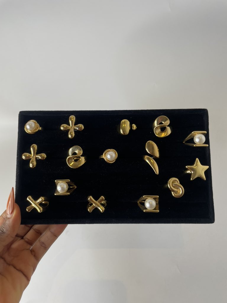 Dee_Bebegirl's tweet image. adorn your fingers with statement rings 💅
N4,500 each