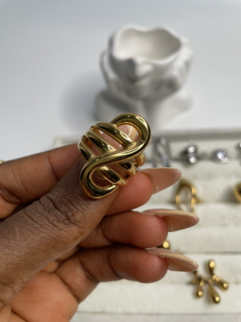 Dee_Bebegirl's tweet image. adorn your fingers with statement rings 💅
N4,500 each