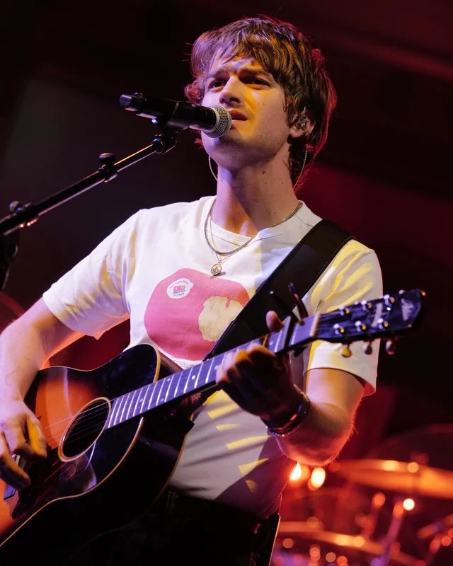 92keery's tweet image. thinking of joe wearing the gap tooth smile tee :)