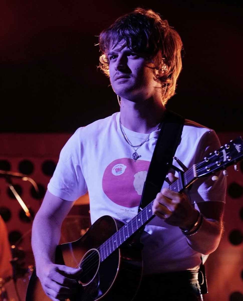 92keery's tweet image. thinking of joe wearing the gap tooth smile tee :)