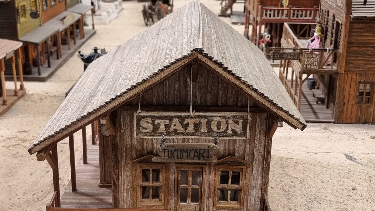 La A.C. Carlo Simi tuvo el privilegio de  visitar ayer sábado la exposición de Teo Rubio en Soria, una muestra que rinde homenaje a los poblados western creados por Carlo Simi.
<a href="/AWFF_Oficial/">Almería Western Film Festival</a> <a href="/Almeriacine/">Almeriacine</a> <a href="/minihollywood/">minihollywood</a> <a href="/hoyodmanzanares/">hoyodemanzanares</a> #sadhill