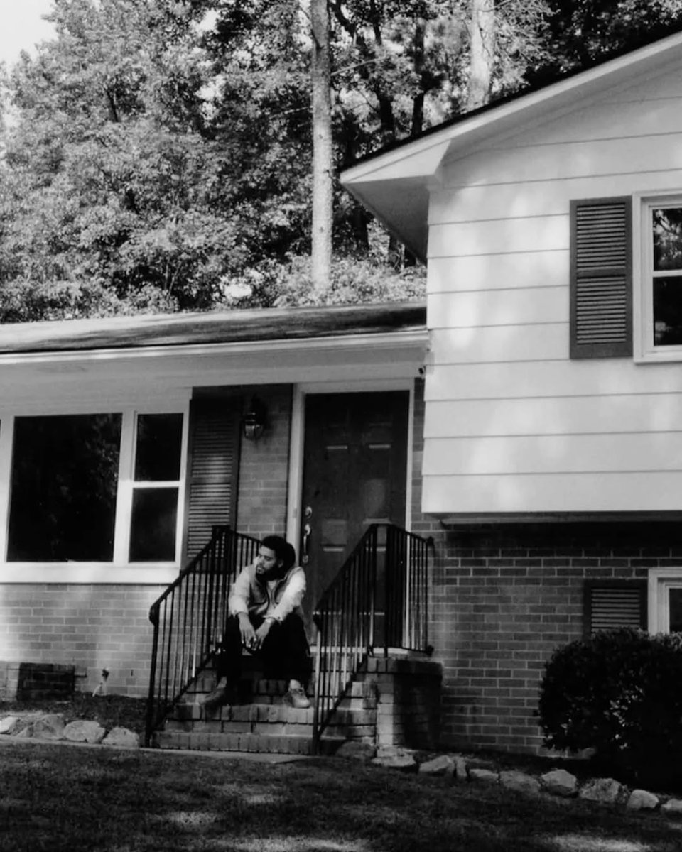 Manlike_Solz's tweet image. Like keep grinding boy your life can change in one year...
And even when it's dark out the sun is shinning somewhere !!

J. Cole