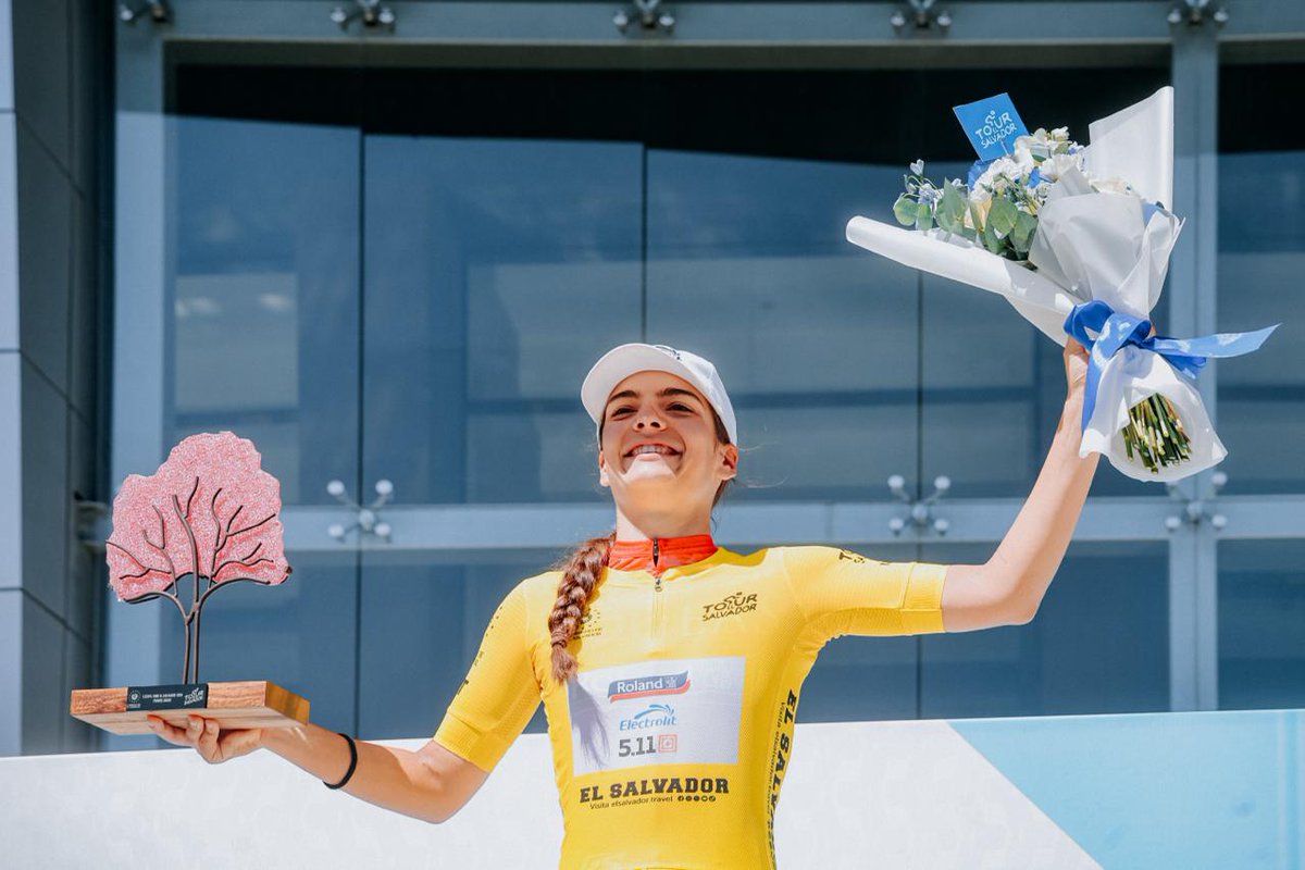 <a href="/LABORALkTeam/">LABORALKutxaTeam</a> <a href="/tour_elsalvador/">Tour El Salvador</a> #TourElSalvador2026 | Ainara Albert Bosch, del equipo Cogeas Roland, recibe el premio por líder general del circuito. #SecretaríaDePrensa