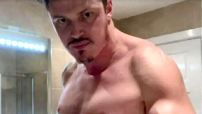 UnityNewsNet's tweet image. A paedophile who targeted a vulnerable new mum on Tinder so he could rape her 10-week-old baby has been jailed for life.

Depraved Christopher Phillips, 34, was ‘actively looking for a baby’ when he joined the dating app.

He preyed on the woman after seeing a photo of her…