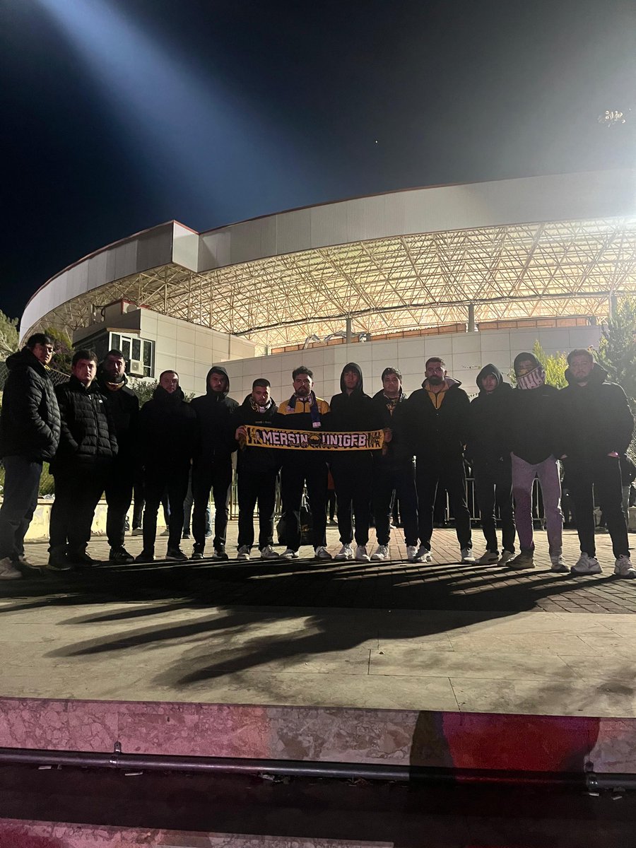 SOĞUKTAN ÜŞÜSEK TİTRESEK BİLE, SANA OLAN AŞKIMIZ BİTMEZ FENERBAHÇE! 

Mersin UNIGFB olarak FENERBAHÇEMİZ’i alanyaspor deplasmanında yalnız bırakmadık. 

#MersinUNIGFB #UNIGFB