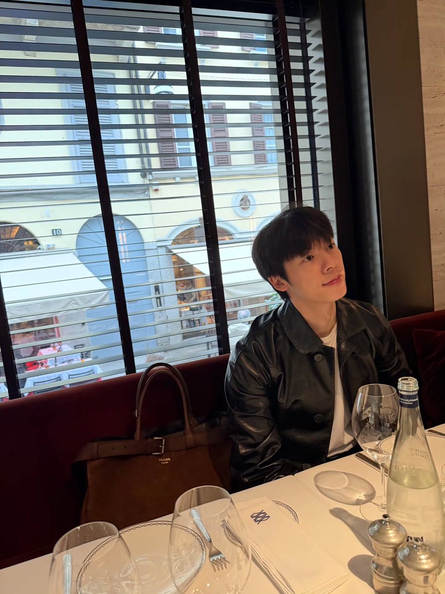 POV : 파리 신혼여행 중 👩🏻‍❤️‍💋‍👨🏻