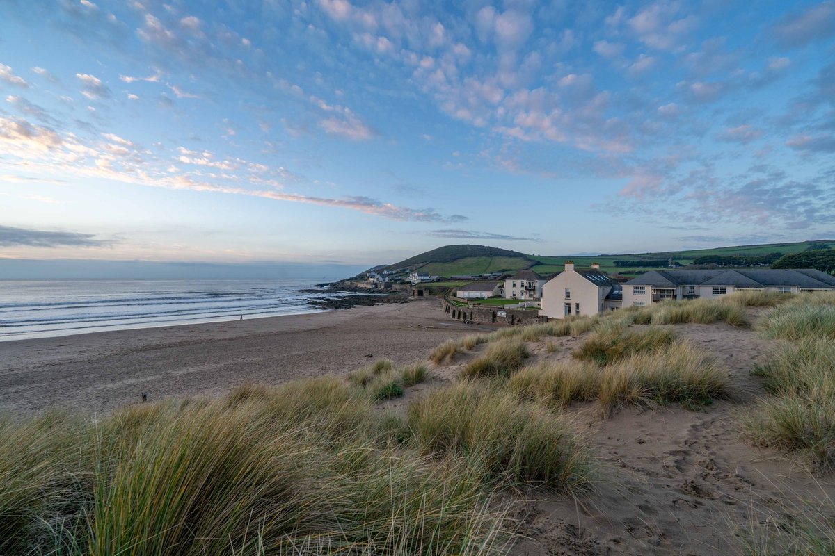 mcsparkyj's tweet image. Another fabulous January North Devon sunset this evening, this was the scene at Croyde 🧡 
🌅🌊🏄‍♂️ 
#croyde #croydebay #northdevon