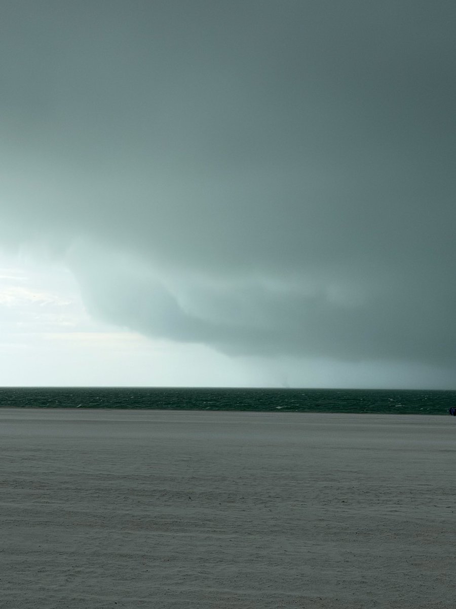 MarkDoucet55's tweet photo. Waterspout spotted on the leading edge of this storm moving through Marco Island, FL! @NWSMiami @MattDevittWX https://t.co/Dihk0BdXSZ