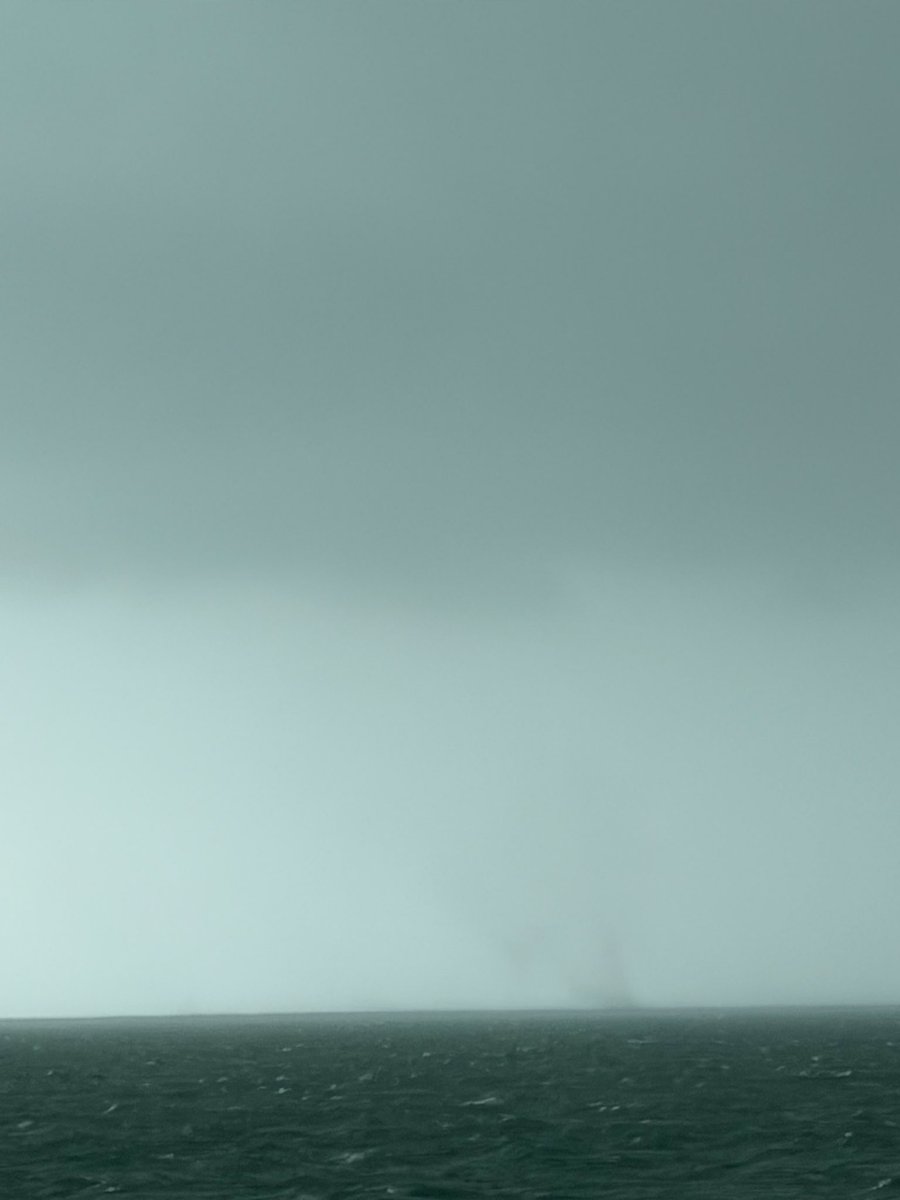 MarkDoucet55's tweet photo. Waterspout spotted on the leading edge of this storm moving through Marco Island, FL! @NWSMiami @MattDevittWX https://t.co/Dihk0BdXSZ