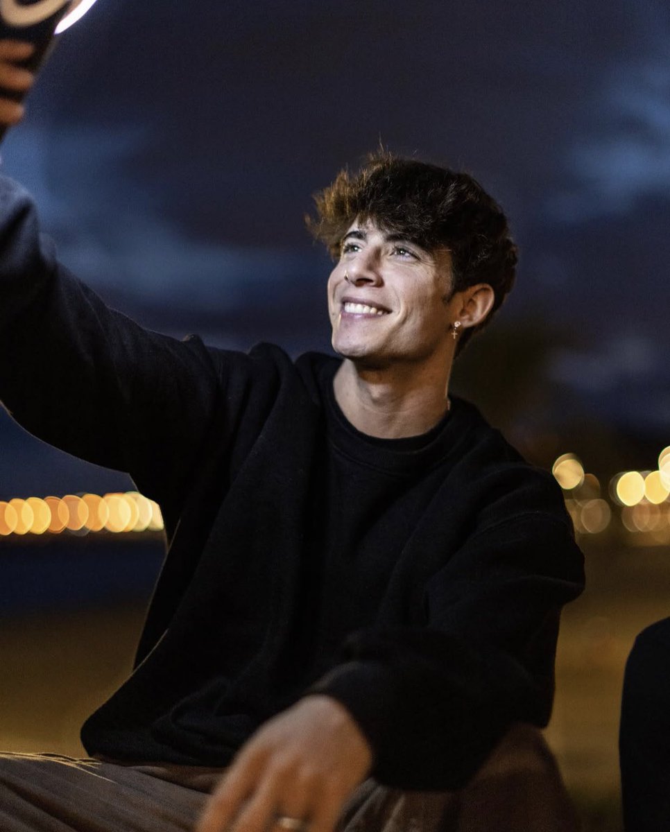 𝗜𝗡𝗧𝗥𝗢𝗗𝗨𝗖𝗜𝗡𝗚... 

            ➤ Chico webcam.
            ➤ FC: Sergio Mengual.
            ➤ Top/Activo
            ➤ Actividad Constante.
            ➤ +info DM

#𝚏𝚛𝚎𝚎𝚛𝚘𝚕