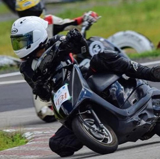 dirafala's tweet image. 楽しいから学校に行く 👾