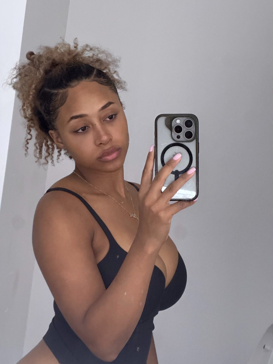 sassy2dworld's tweet image. A mirror never lies