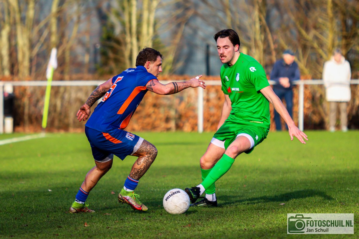 𝗩𝗘𝗟𝗢𝗖𝗜𝗧𝗔𝗦 𝟭𝟴𝟵𝟳 𝗢𝗡𝗗𝗘𝗥𝗨𝗜𝗧 𝗜𝗡 𝗦𝗨𝗥𝗛𝗨𝗜𝗦𝗧𝗘𝗥𝗩𝗘𝗘𝗡
Velocitas 1897 verloor met 3-2 van FC Surhústerfean.
Zie: tinyurl.com/mr2p4h3m
Foto's (109) staan online op fotoschuil.nl
<a href="/oogsport/">OOG Sport</a> <a href="/Sport050/">Sport050</a> <a href="/DvhNSport/">DVHN Sport</a> <a href="/Derde_helft/">Dick Heuvelman</a> <a href="/fcsurhusterfean/">FC Surhústerfean</a>