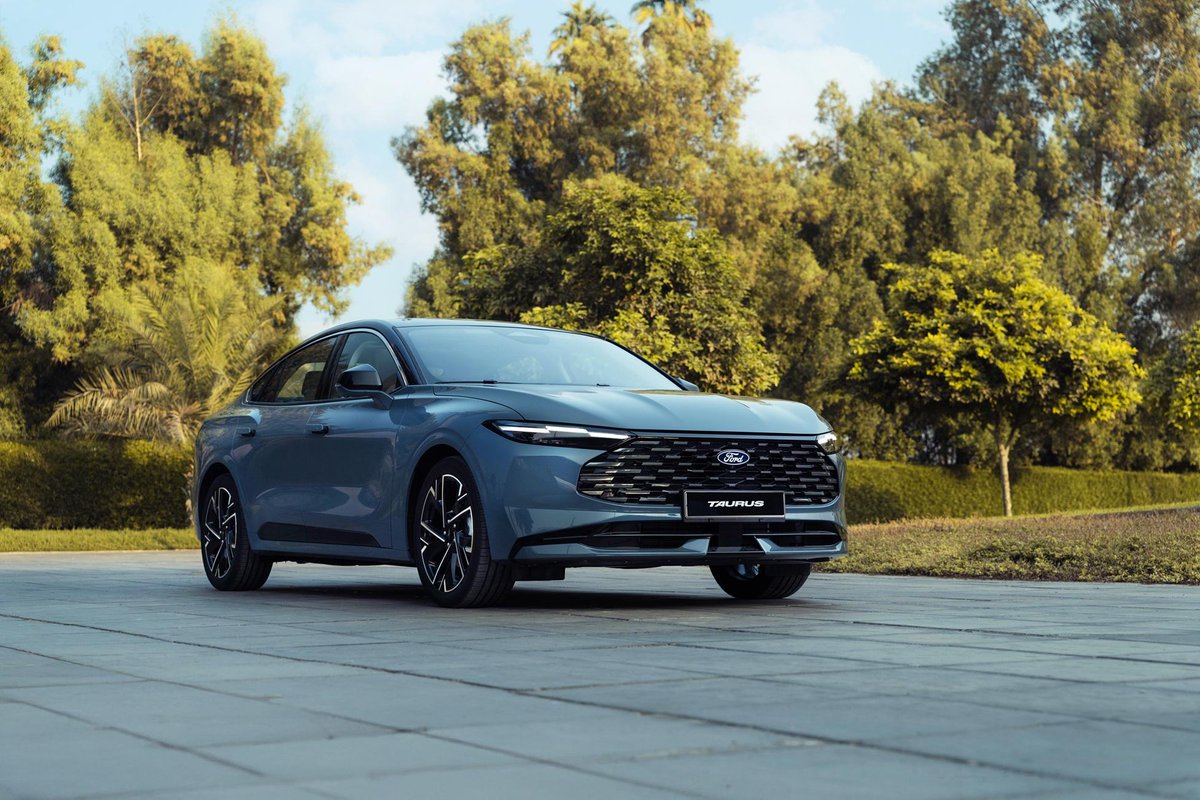SportMotorMag's tweet image. وصول فورد توروس الجديدة إلى معارض محمد يوسف ناغي للسيارات في المنطقة الغربية والجنوبية 🇸🇦🚘
تصميم متجدد، مقصورة فاخرة، وتقنيات متقدمة تضعها ضمن الأفضل في فئة السيدان.
✨ أبرز المواصفات: 
• محرك 2.0T EcoBoost 239 حصان
• خيار محرك هجين 1.5 لتر
#فورد_توروس #FordTaurus
