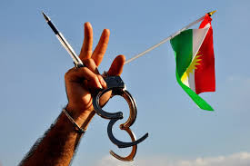 چەند خاڵی گرینگ:
1. پڕۆژەی #ئاپۆچێتی و برایەتی گەلان لە باکوور و #ڕۆژئاوا سەرکەوت.
2. بەڵام ئاڵۆزی و ناسەقامگیری لە سووریا درێژەی دەبێت.
3. #ڕۆژهەڵاتی #کوردستان نموونەی #باکوور و ڕۆژئاوا
کۆپی ناکات.
4. ڕۆژهەڵات ئاجێندای نەتەوەیی و نیشتیمانی هەیە و چارەنووسی جیاوازە.
#KurdsOnAlert