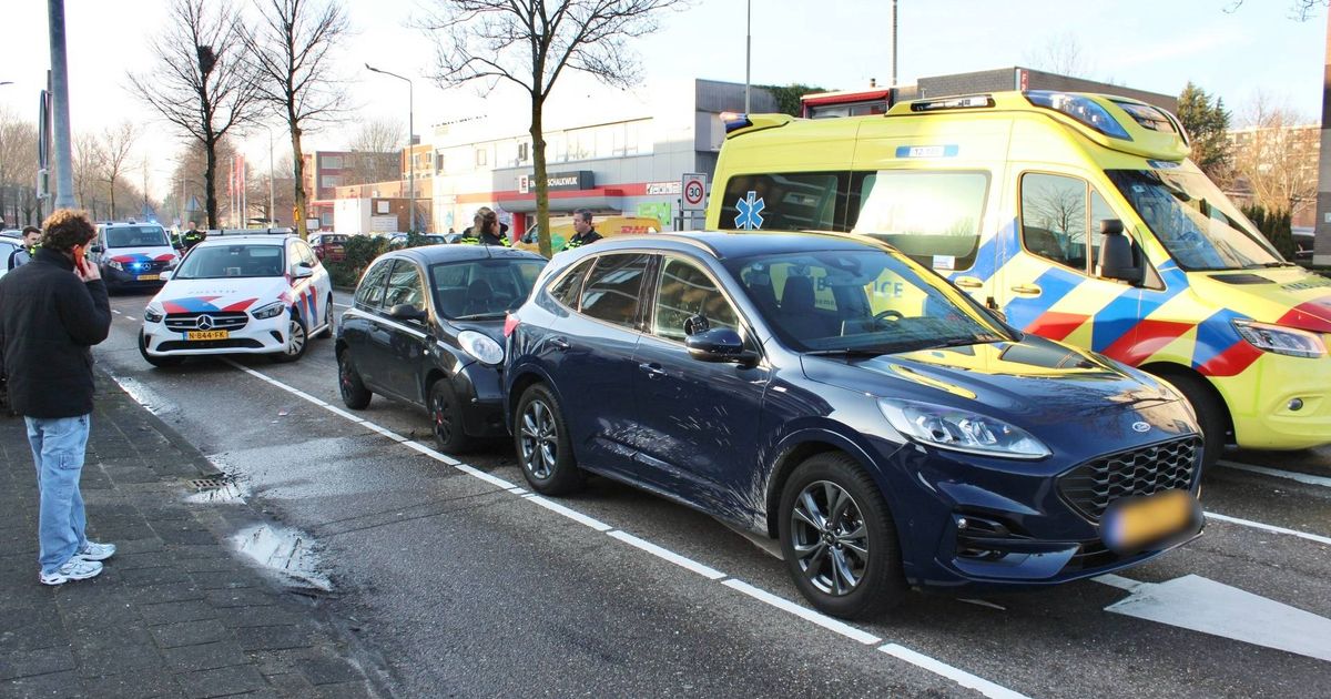 Automobilist gewond bij aanrijding in Haarlem, traumahelikopter opgeroepen