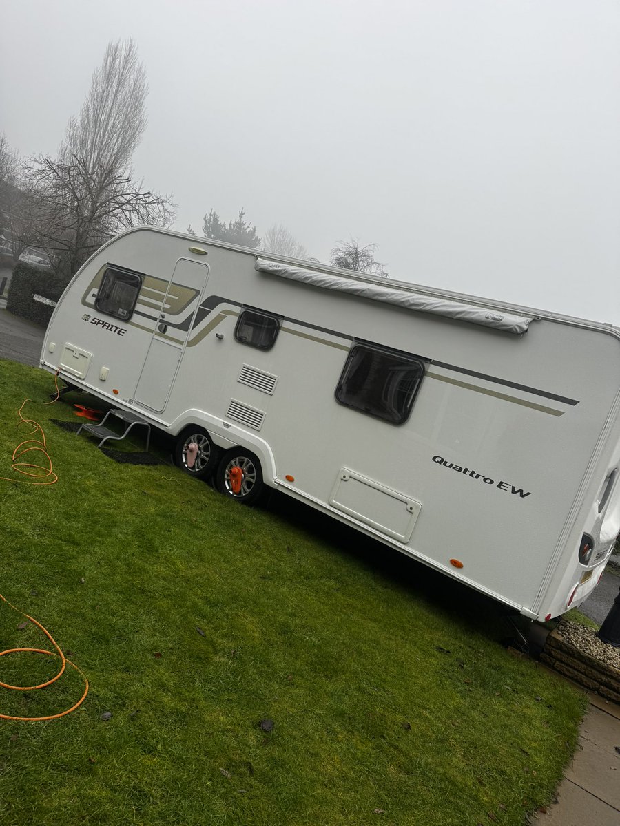 poshtrucker1's tweet image. Rest day.. 

Got the beast ready for a mini break on my next 4 off. 

Already done my inside chores 

Hoovered 
Carpet marks removed 
Fly net cleaned 
Torch 🔦 not go new batteries 

Heating on to wam through nicely and then more chores 

#poshtrucker #bigunit #notasbigaswork