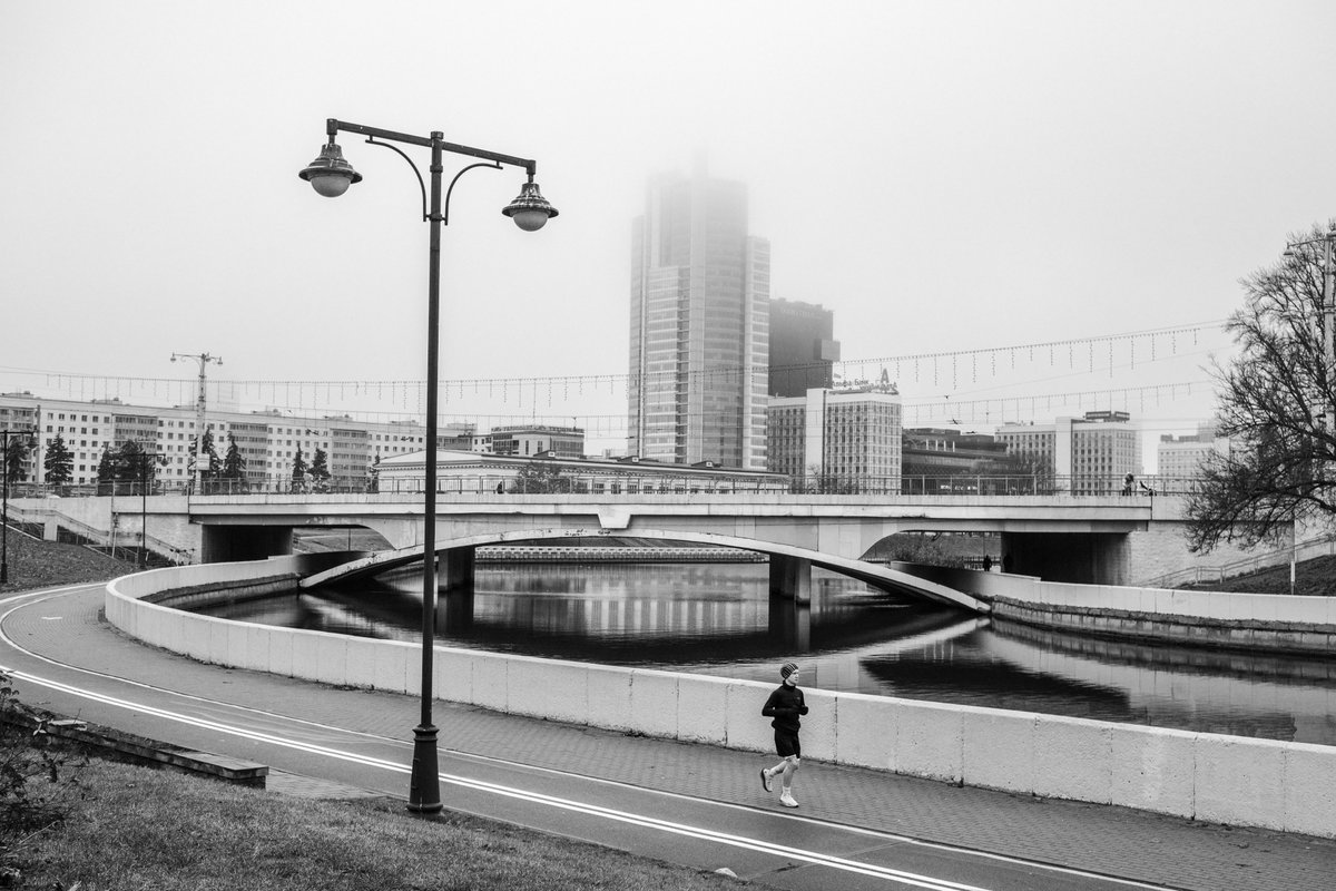 Minsk,Belarus
11/2025
#streetphotography 
#cityscape 
#blackandwhitephotography