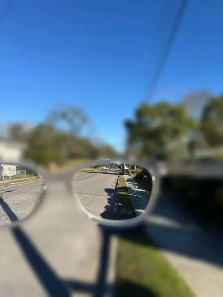 Watu wa macho nne ivi ndio huwa mnaona?