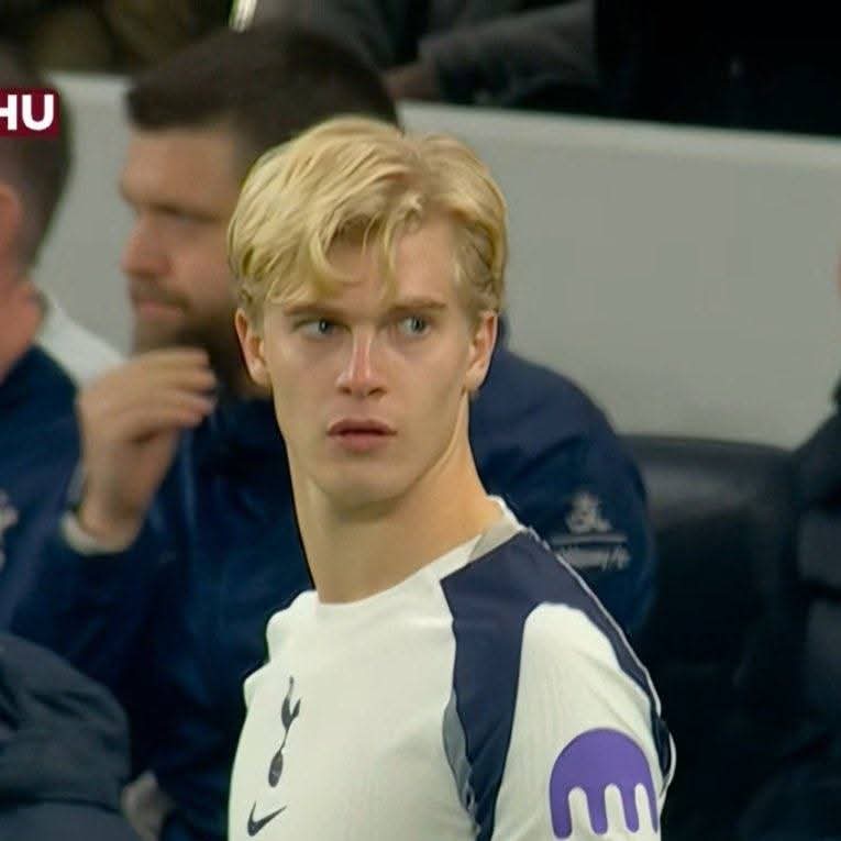 antinom's tweet image. Imagina nascer assim e ser jogador de futebol pqp Deus tem seus preferidos. Kk