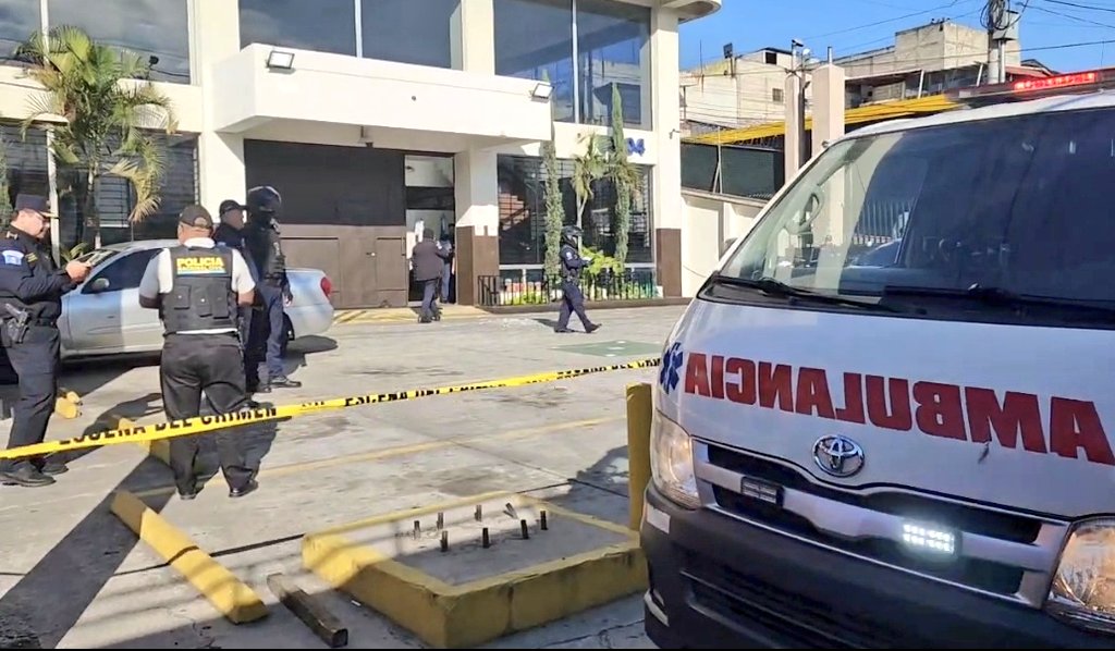 vichoguate's tweet image. URGENTE:

Reportan ataques simultáneos contra elementos de la PNC en varios puntos del país.