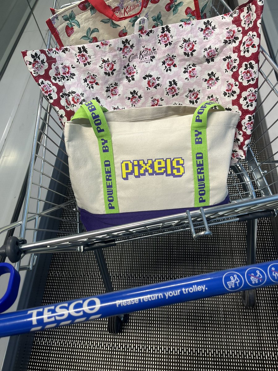 sophia.ron tweet media