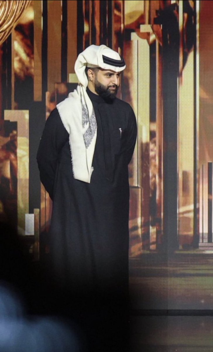 صاحب المبدا مايغير موقفه عشان عاهات بتويتر يرضون عنه 

بدون ما تدري وش السالفه من يوم تحصل فئه المنحطات الفسويات ضده تعرف انه مسوي شي صح

الواحد وصل لزمن يصفق للبديهيات للاسف