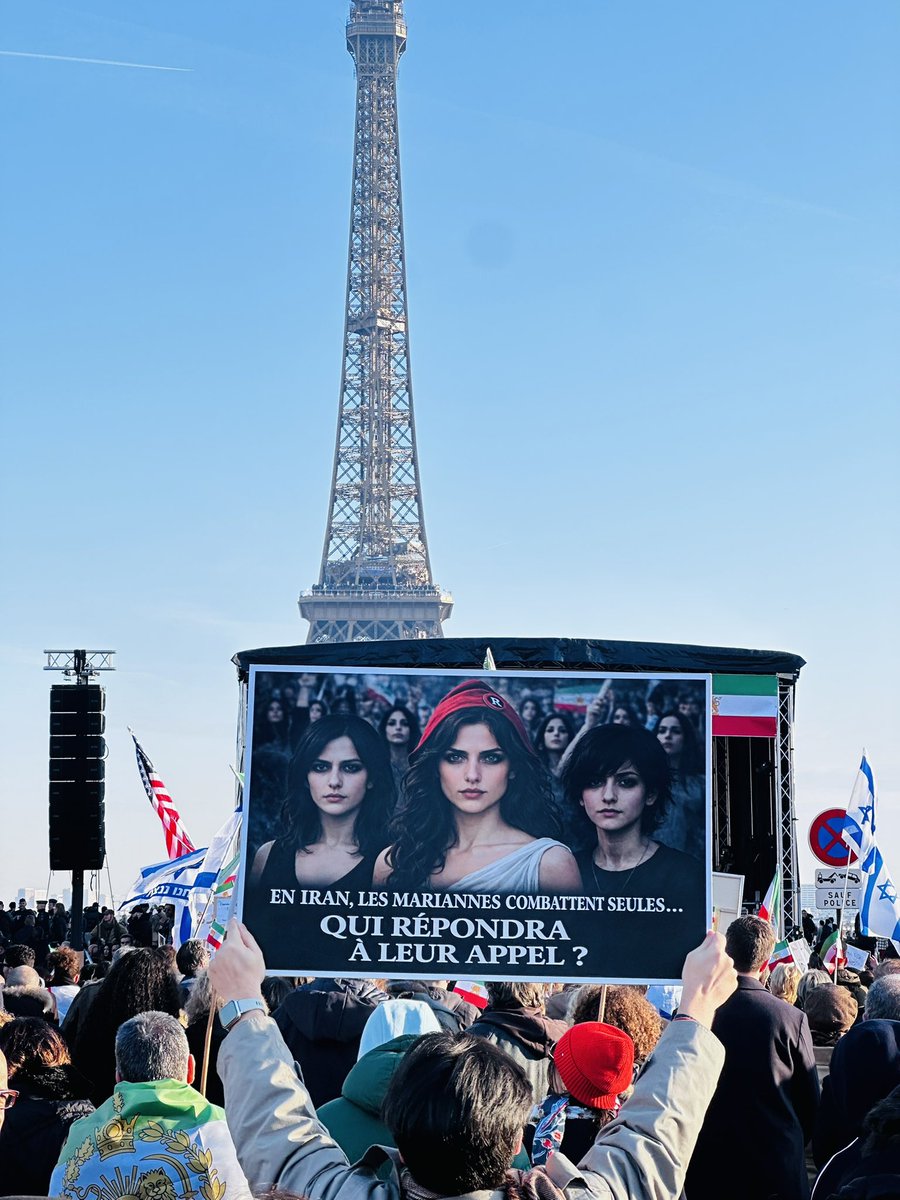 Foule énorme en solidarité avec les Iraniens en lutte contre la Republique islamique. #IranMassacre